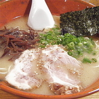 「ラーメン（￥650）うまみそだれ（￥50）替玉（￥150）」@元祖長浜 大学ラーメンの写真