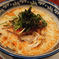 「赤とんこつ〜辛み味（￥780）」@七匹のこぶた 吉祥寺店の写真