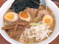 「正油チャーシューめん(煮玉子+白ネギトッピング)」@中華そば つけ麺 きりんの写真