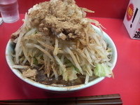 「ラーメン（小） （ヤサイ・アブラトリプル） + 魚粉」@ドン-キタモトの写真