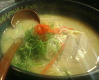 「白湯らーめん」@よってこや 新宿南口店の写真