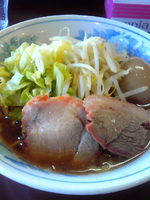 「ラーメン 麺少なめ+味玉」@らーめん陸の写真