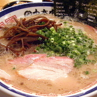 「ラーメン（￥680）赤オニ（￥100）」@博多長浜らーめん 田中商店の写真