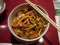 「鶏肉細切りとネギのつゆなし麺」@四五六菜館 新館の写真