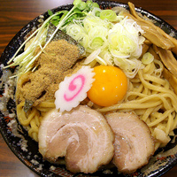 「味麺（油そば） 720円 ダブル 150円 魚粉 50円」@煮干 丸めの写真