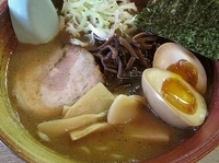 「魚介醤油麺（味付け玉子トッピング）」@麺屋 花形の写真