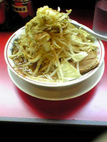 「ラーメン+混ぜ魚粉+野菜マシ+にんにく 780円」@用心棒の写真