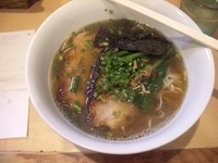 「正油煮干し+炙り叉焼」@湘南麺屋 海鳴の写真