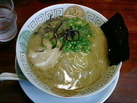 「らーめん（ばりかた）￥650+替え玉（はりがね）無料券使用」@博多長浜らーめん 楓神の写真