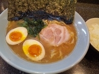 「豚骨醤油らーめん（中盛り&味玉）」@匠家 水戸中央本店の写真