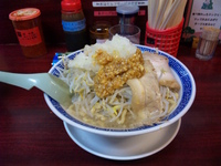 「ふじ麺・大盛り（300g）780円+小ブタ（150円）」@明神角ふじの写真