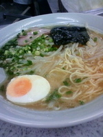 「醤油ラーメン中（油大目、マー油入り）」@ラーメンビックの写真