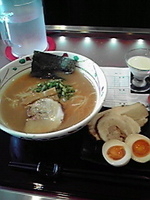 「ラーメン+チャーシュー+ゆで玉子」@麺や亀の写真