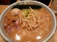 「玉子入り味噌らーめん（900円）」@つじ田 味噌の章の写真