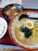 「みそラーメン定食820円」@ラーメンがらがらの写真