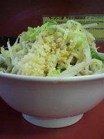 「小ラーメン（ヤサイマシマシあと全マシ）￥650」@ラーメン二郎 千住大橋駅前店の写真