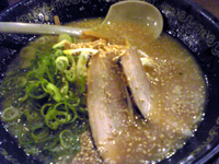 「醤油豚骨ラーメン」@よってこや 恵比寿本店の写真