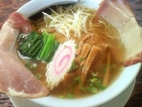 「白しょうゆ燻製チャーシュー麺」@手作りらーめん 白雪姫の写真