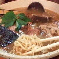 「肩ロースチャーシューめん（塩）+大盛り+じゃこと有馬山椒のごはん」@麺や 八雲の写真