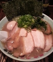 「チャーシューメン+半熟煮玉子」@横浜家系ラーメン 石川家 大宮店の写真