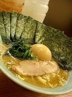 「のり増しラーメン+味付玉子+小ライス」@横浜家系ラーメン やややの写真