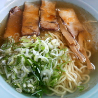 「ラーメン（￥600）+チャーシューおこわ」@名代らーめん 航海屋 新宿店の写真