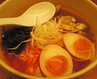 「海濃縮磯風味辛麺「海」味玉付き 870円」@辛麺 真空 町田本店の写真