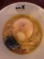 「塩￥780」@黄金の塩らぁ麺 due Italian 市ヶ谷店の写真