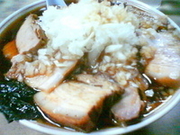 「チャーシューメン+ヤクミ（玉葱）（￥700+￥50）」@梅乃家の写真