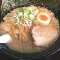 「ハーフ・醤油チャーシュー・背脂 ￥890」@らーめん 東京食堂の写真