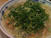 「ねぎらあめん/白（750円）」@らあめん 渋谷三丁目の写真