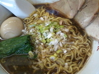 「たまり醤油と背脂の濃厚ラーメン680円 チャーシュー200円」@梨の花の写真