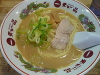 「ラーメン 普通 325円（4日間限定で半額の為。通常650円）」@天下一品 博多駅前店の写真