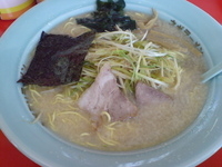 「ネギラーメン 中盛 脂多目、麺硬め」@ラーメンショップ 上里店の写真