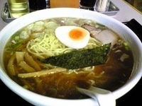 「ワンタンめん大盛」@らーめん どんぐりの写真