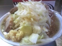 「ラーメン（野菜、ニンニク、アブラ）+こま切れ豚」@らーめん大 本郷店の写真