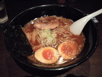 「くんたまラーメン（750円）」@竈 新宿本店の写真