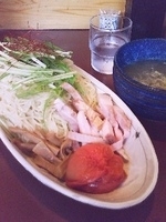「冷やし塩つけ麺冷菜焼きトマト添え+大盛り（夏季限定メニュー）」@UNDER GROUND RAMENの写真