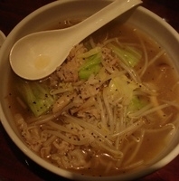 「名物胡椒そば（激辛太桜麺）+味付け玉子」@ぁ. ガッチャ麺の写真