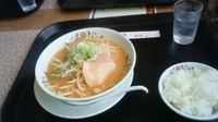 「ラーメンランチ（とんこつ正油ラーメン+から揚げ+ライス）」@餃子の王将 高前バイパス小八木町店の写真