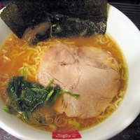 「らーめん 650円 半ライス 100円」@壱吉 麻布店の写真