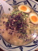 「ラーメン￥840+煮玉子（サービス）+ライス（サービス）」@ラーメン専門店 ザボン 高円寺店の写真