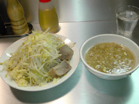 「つけらーめん（野菜多め ニンニク アブラ）」@らーめん大 練馬店の写真