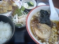「ラーメンセット（餃子3個、半ライス、お新香付）780円」@まるしんの写真