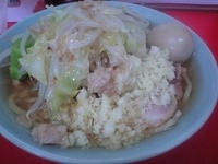 「ちび豚らーめん+煮玉子（830円）」@らーめん 武丸の写真