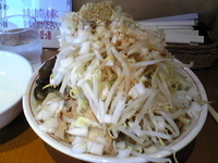 「ラーメン（ヤサイマシマシ、タマネギ、ニンニク）」@らーめん ぽっぽっ屋 水道橋店の写真