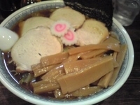 「チャーシューめん（黒・大盛）+メンマ+野菜」@荻窪ラーメン 菊池の写真