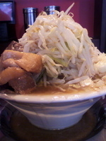 「小ラーメン（全マシマシ）￥500」@製麺所 豚とこむぎの写真