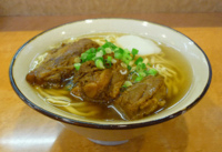 「ソーキそば（880円）」@沖縄そば やんばる 新宿本店の写真