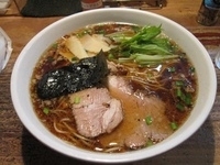 「醤油ラーメン(濃い味) 中盛 ¥790」@塩やの写真